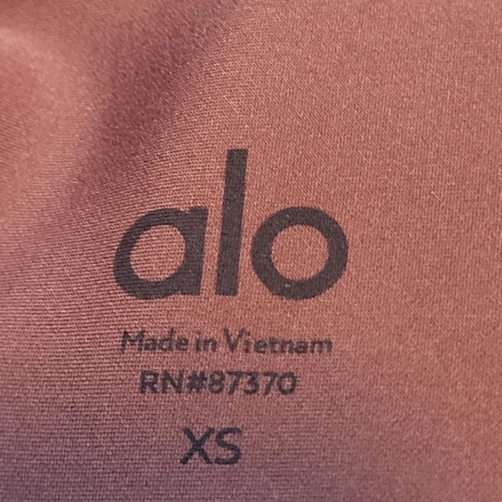 ALO Yoga High-Waist Airlift Leggings in Chestnut- Size XS